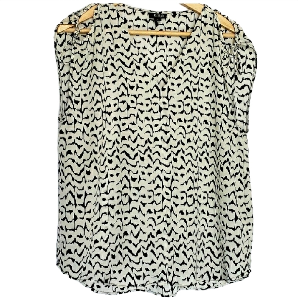 a.n.a Black & White Abstract Print Blouse – Lightweight, Size Small